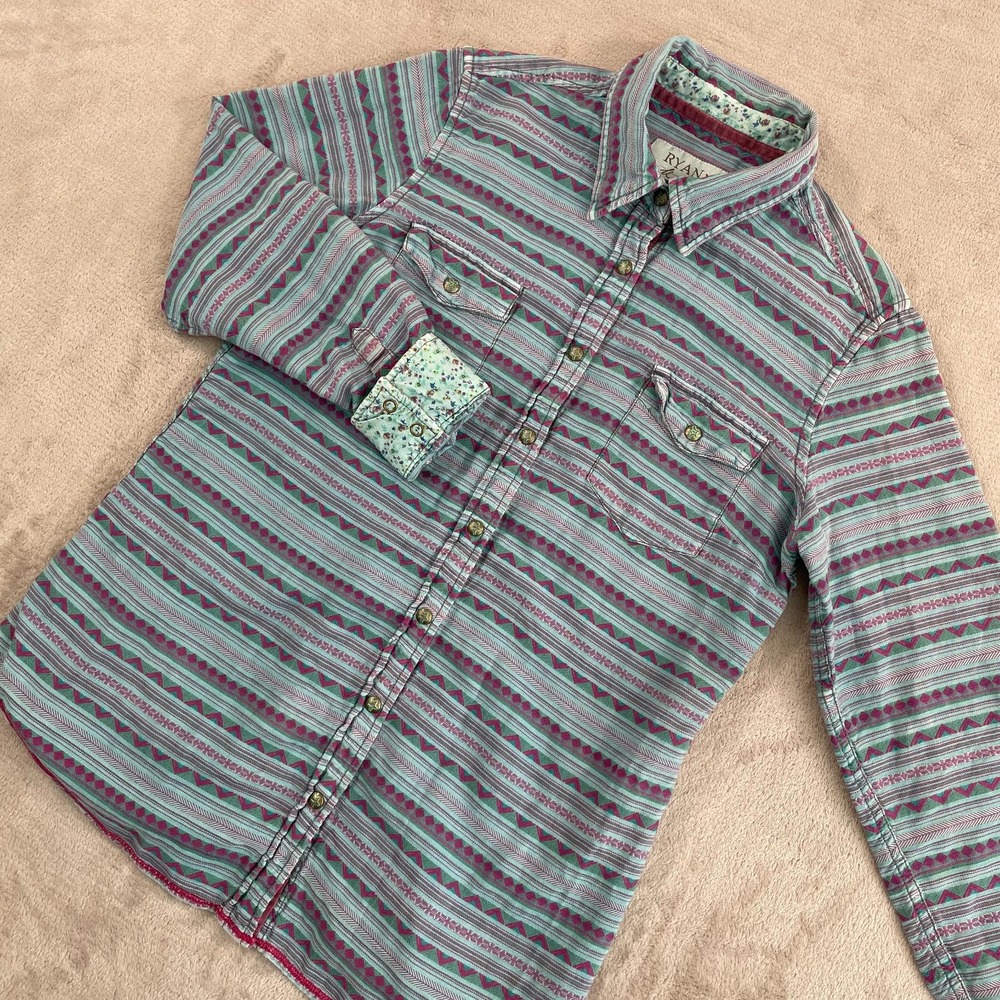 Ryan Michael Shirt Women Medium Multi Geometric Aztec Metal Buttons Flip Cuffs